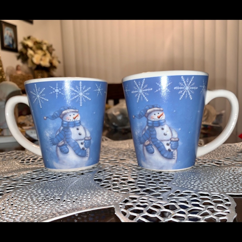 Holiday mugs
